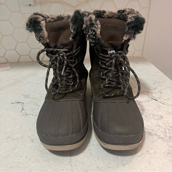 Womens all weather boots. Size 6 - Picture 3 of 6